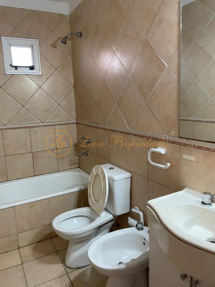 Catamarca Nro 3420 (Edificio de escaleras - 2do piso - un dormitorio, con balcon)