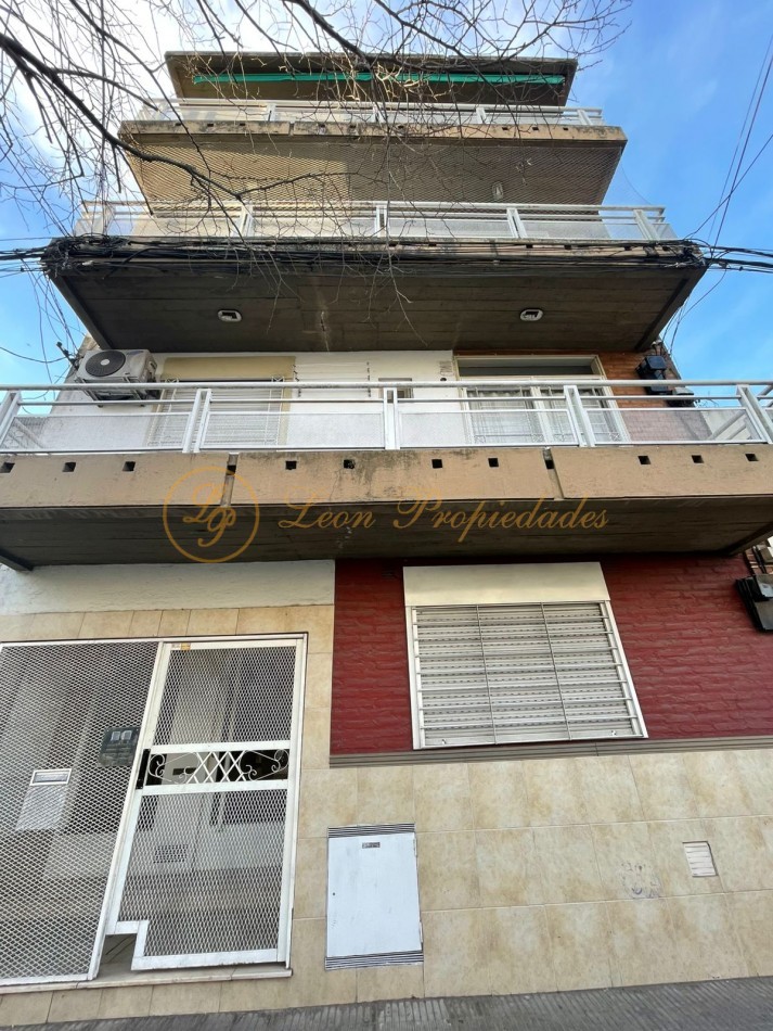 Catamarca Nro 3420 (Edificio de escaleras - 2do piso - un dormitorio, con balcon)