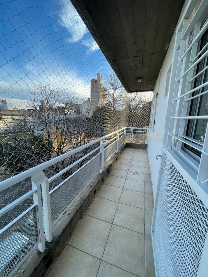 Catamarca Nro 3420 (Edificio de escaleras - 2do piso - un dormitorio, con balcon)