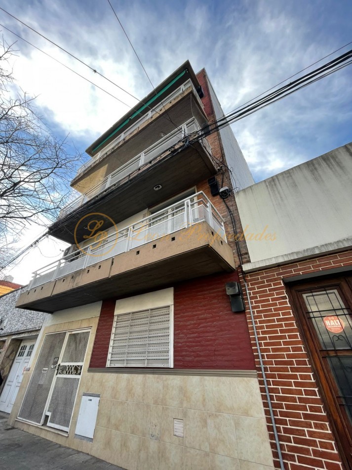 Catamarca Nro 3420 (Edificio de escaleras - 2do piso - un dormitorio, con balcon)