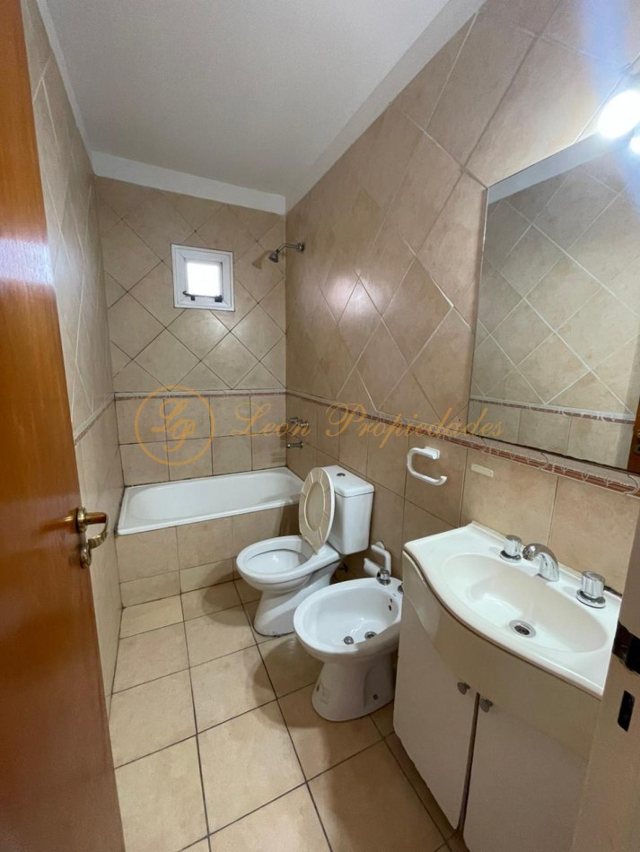 Catamarca Nro 3420 (Edificio de escaleras - 2do piso - un dormitorio, con balcon)